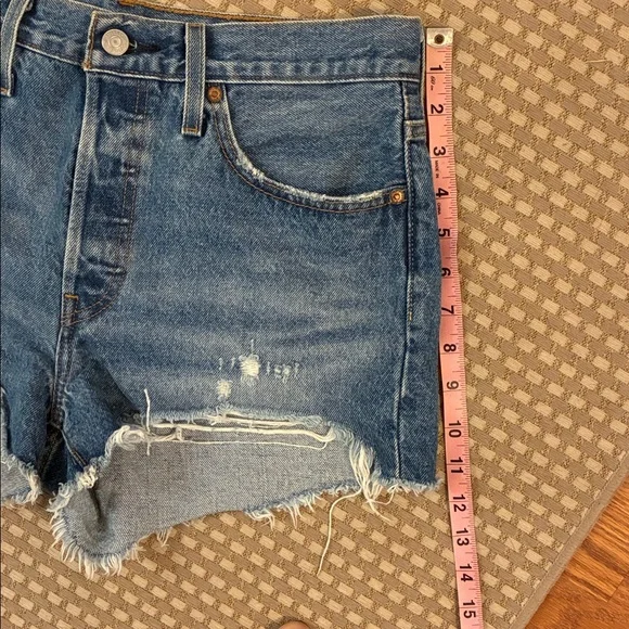 Levi’s cutoff shorts - Picture 5 of 7